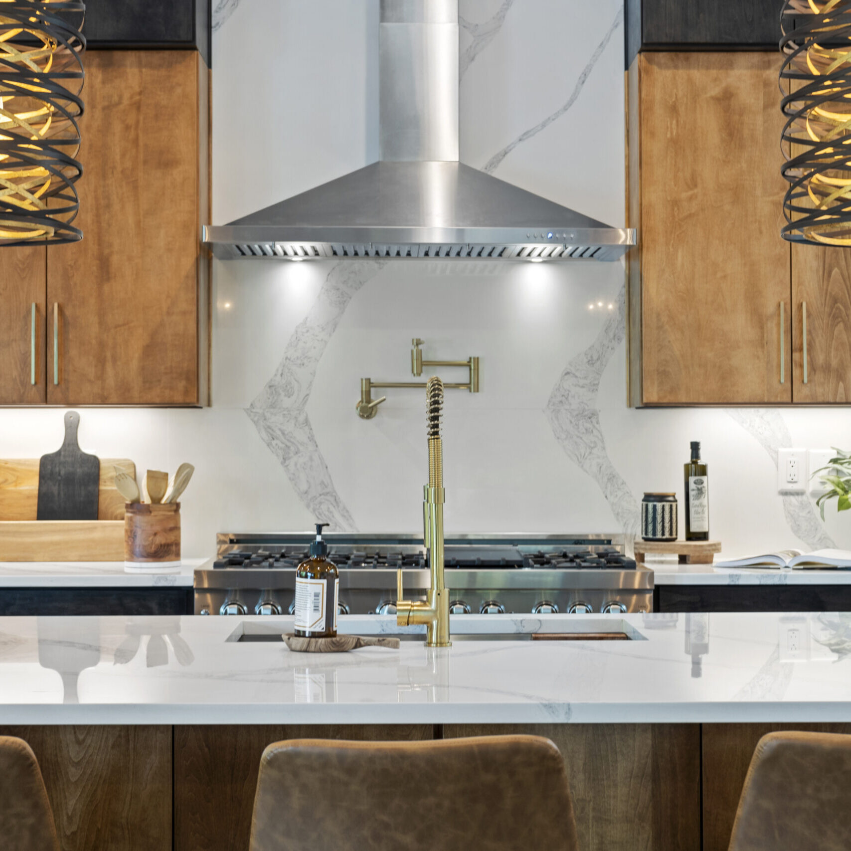 smart-kitchen-appliance-remodel-northern-virginia-3 kitchen and bar after custom home builder in Ashburn